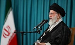 رهبر انقلاب: آمریکاییها بدانند ملت ایران تسلیمشدنی نیست