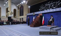 رهبر انقلاب: باید از خدمتگزاران کشور بویژه رئیس جمهور پرکار و پرتلاش حمایت شود