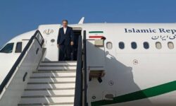 عراقچی وارد کامپالا شد
