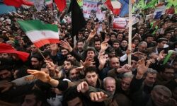 دشمن همواره به دنبال سوءاستفاده از انتقادات و مطالبهگریهای به حق مردم است