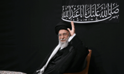 رونمایی از دیوارنگاره «آقای شهید ایران» در خیابان جمهوری