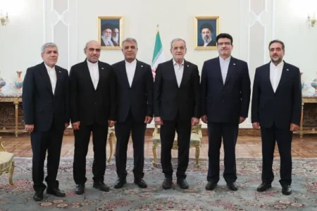 پزشکیان در آیین بدرقه ۵ سفیر جدید ایران: منافع هیچ کشوری با زیادهخواهی تأمین نمیشود