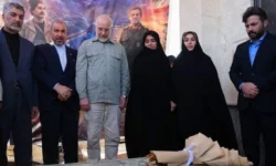 ادای احترام قالیباف به سردار مقاومت ملی رئیسعلی دلواری در نجف اشرف