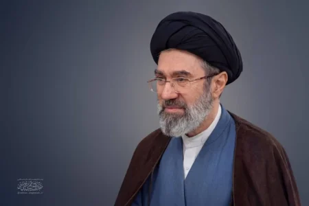 رهبر انقلاب: اختلاف‌افکنی میان مسلمانان، خدمت به دشمن است/ دشمن به دنبال پاره‌پاره کردن امت اسلام با بهانه‌های قومی و فرهنگی