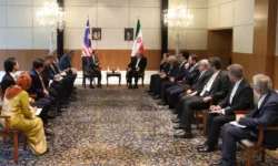 پزشکیان در دیدار نخست‌وزیر مالزی: به دنبال جنگ نیستیم/ امنیت خاورمیانه به دست کشورهای منطقه محقق می‌شود